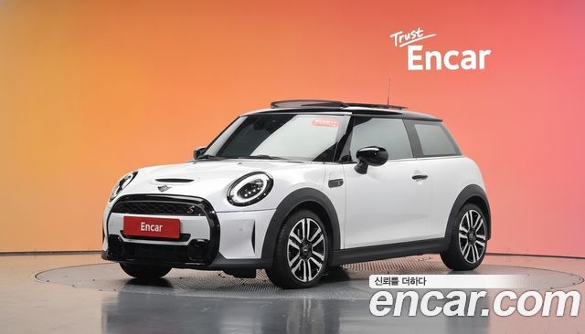 Mini Cooper 2024 — photo 1