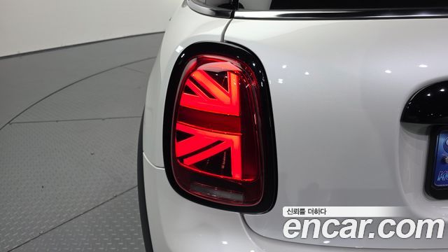 Mini Cooper 2024 — photo 9