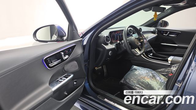 Mercedes-Benz C-Class 2024 — photo 13