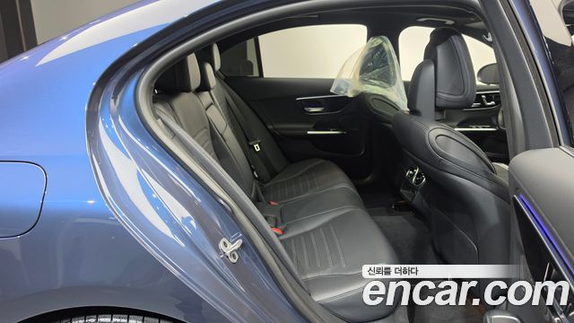 Mercedes-Benz C-Class 2024 — photo 18