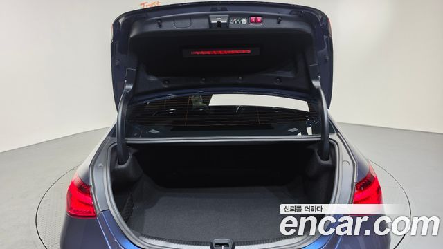 Mercedes-Benz C-Class 2024 — photo 25