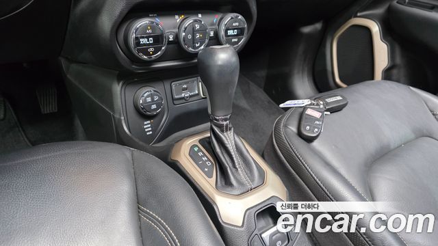 Jeep Renegade 2016 — photo 9