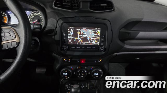 Jeep Renegade 2016 — photo 13