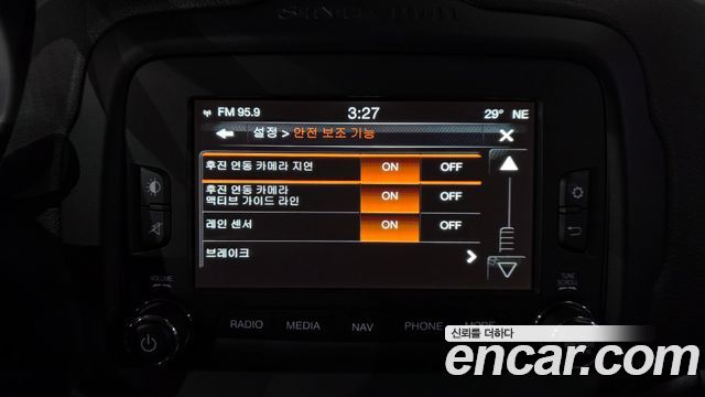 Jeep Renegade 2016 — photo 19