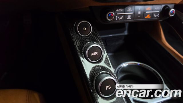 Ferrari GTC4 Lusso 2019 — photo 12
