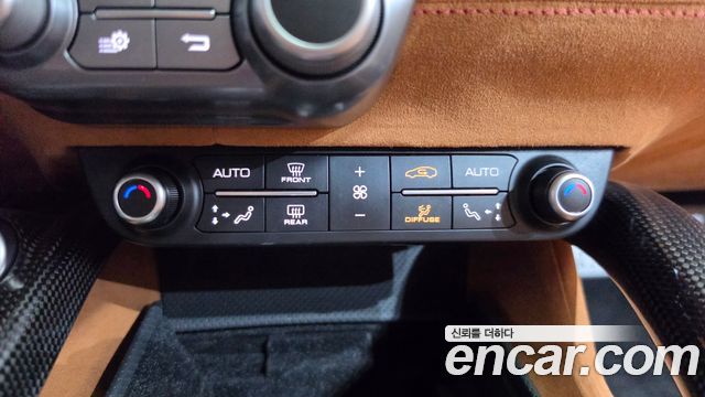 Ferrari GTC4 Lusso 2019 — photo 18