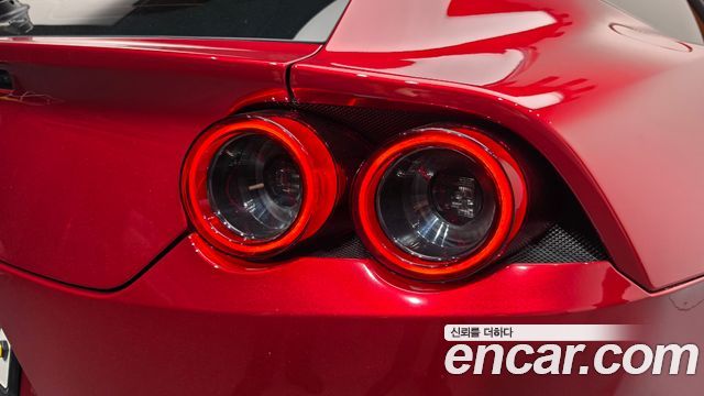 Ferrari GTC4 Lusso 2019 — photo 9