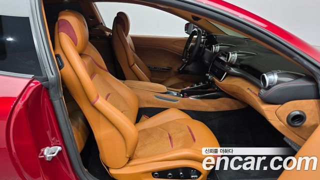 Ferrari GTC4 Lusso 2019 — photo 16