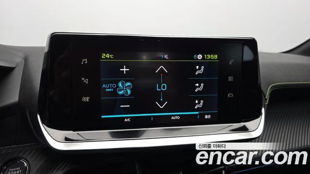 Peugeot 208 2022 — photo 22
