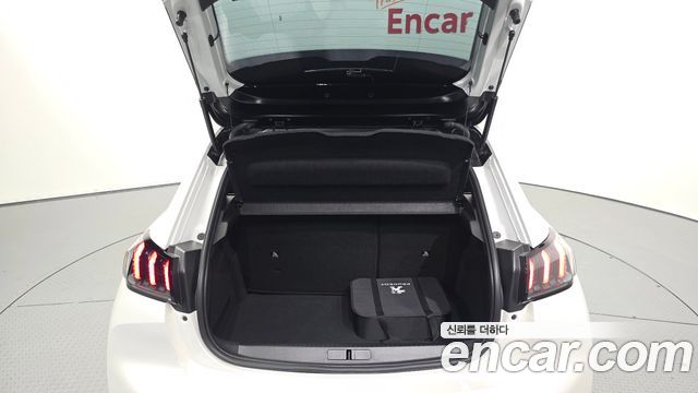 Peugeot 208 2022 — photo 26