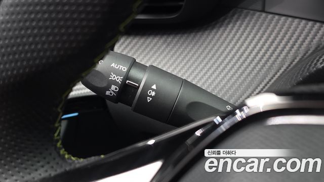 Peugeot 208 2022 — photo 28