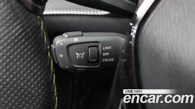 Peugeot 208 2022 — photo 30