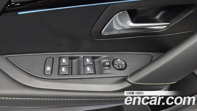 Peugeot 208 2022 — photo 31
