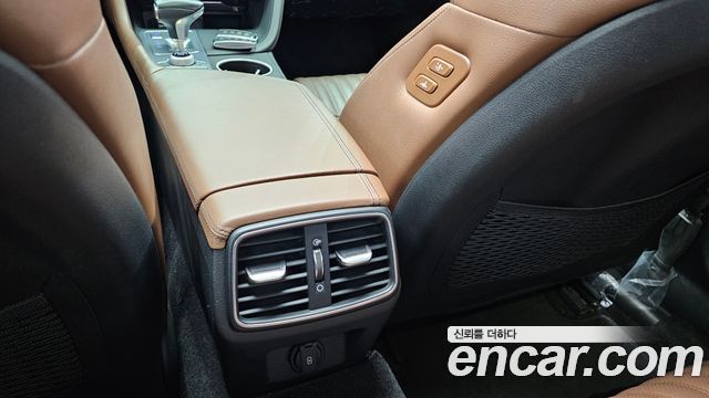 Genesis G70 2019 — photo 25