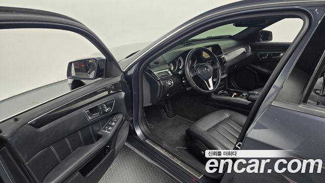 Mercedes-Benz E-Class 2016 — photo 11