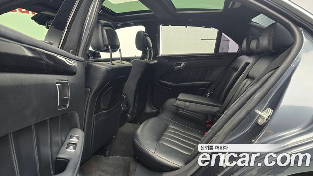 Mercedes-Benz E-Class 2016 — photo 12