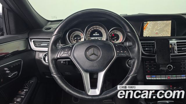 Mercedes-Benz E-Class 2016 — photo 13