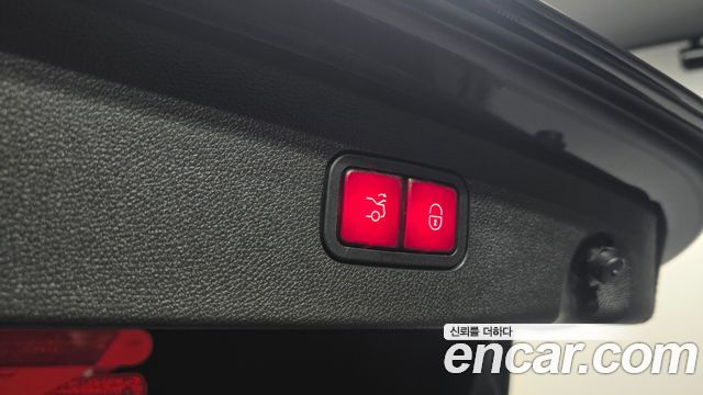 Mercedes-Benz E-Class 2016 — photo 19