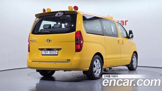 Hyundai Starex 2021 — photo 2