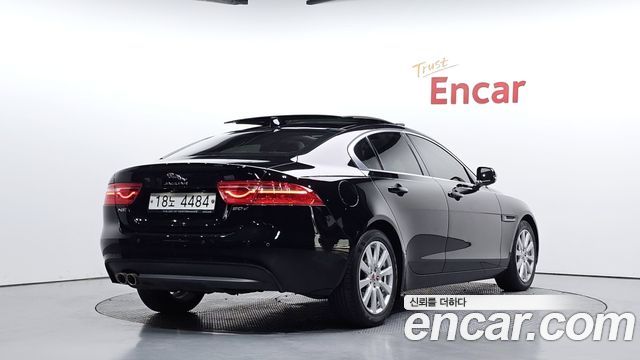 Jaguar XE 2018 — photo 2