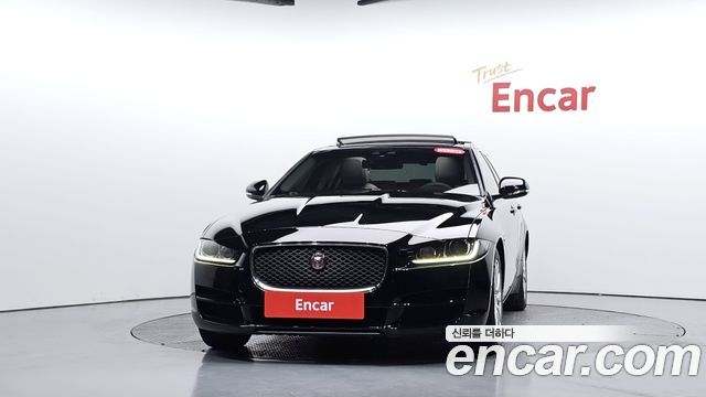 Jaguar XE 2018 — photo 3
