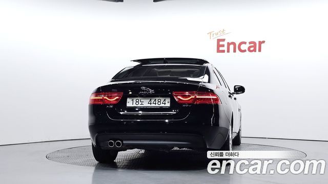Jaguar XE 2018 — photo 4