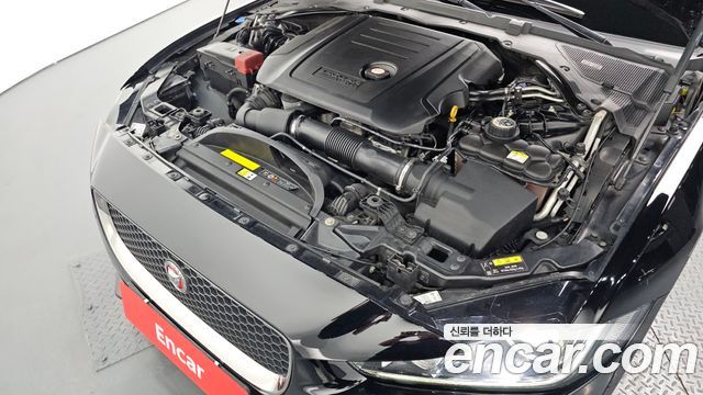 Jaguar XE 2018 — photo 6