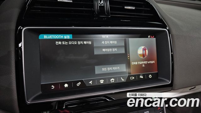 Jaguar XE 2018 — photo 21