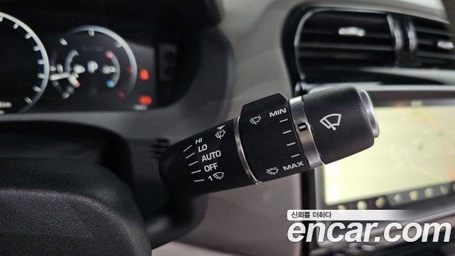 Jaguar XE 2018 — photo 26