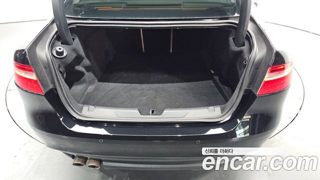 Jaguar XE 2018 — photo 36