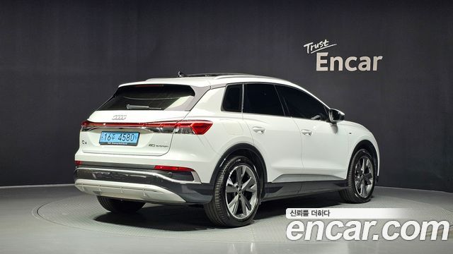 Audi Q4 e-tron 2022 — photo 2