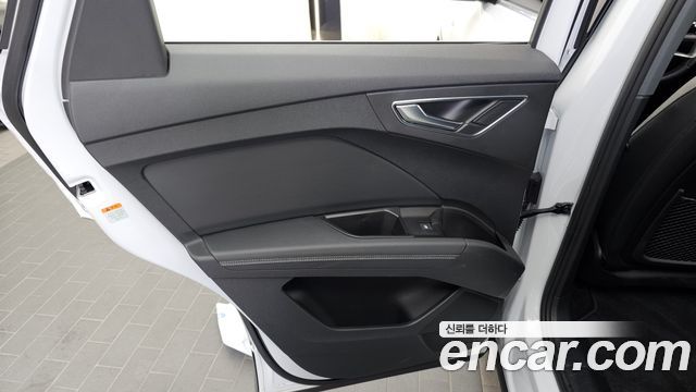 Audi Q4 e-tron 2022 — photo 15