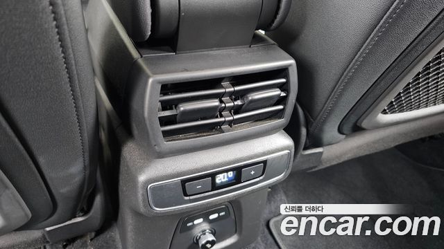 Audi Q4 e-tron 2022 — photo 33