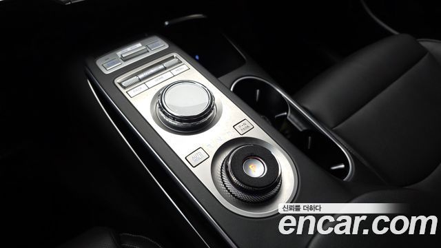 Genesis GV70 2022 — photo 12