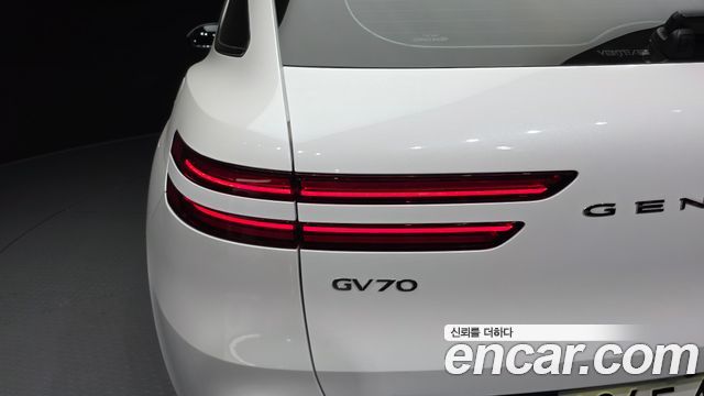 Genesis GV70 2022 — photo 9
