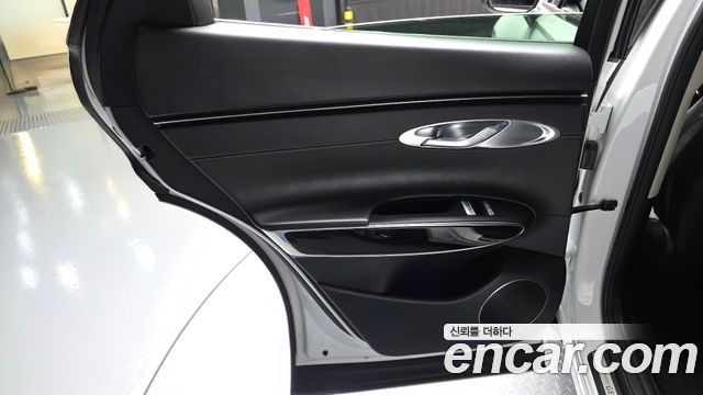 Genesis GV70 2022 — photo 15