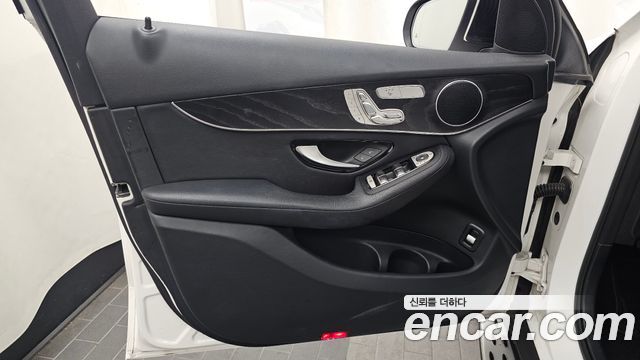 Mercedes-Benz GLC-Class 2019 — photo 14