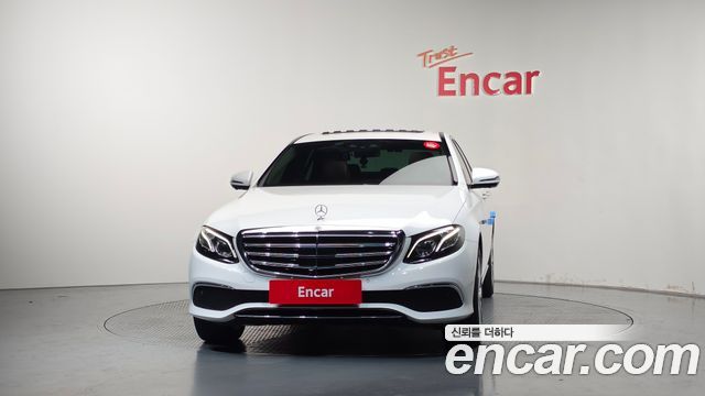 Mercedes-Benz E-Class 2020 — photo 3