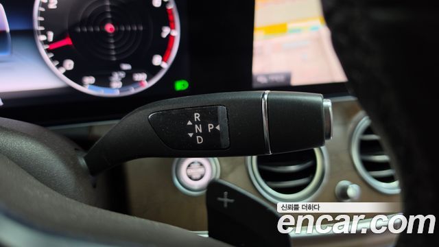 Mercedes-Benz E-Class 2020 — photo 12