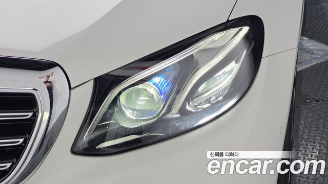 Mercedes-Benz E-Class 2020 — photo 8