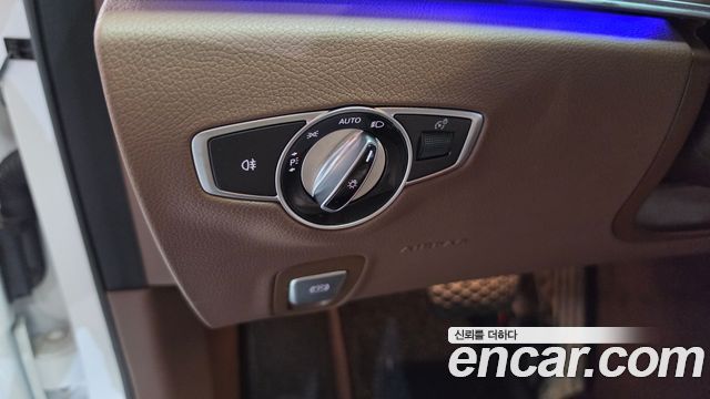 Mercedes-Benz E-Class 2020 — photo 30
