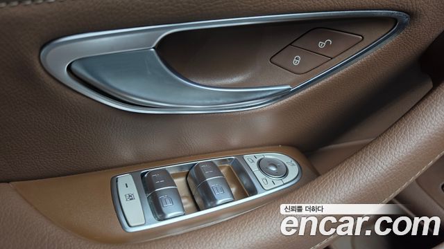 Mercedes-Benz E-Class 2020 — photo 36