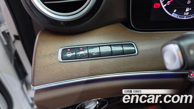 Mercedes-Benz E-Class 2020 — photo 38
