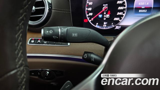 Mercedes-Benz E-Class 2020 — photo 40
