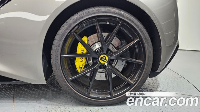 Lotus Emira 2025 — photo 5