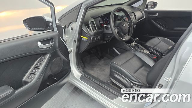 Kia K3 2015 — photo 10