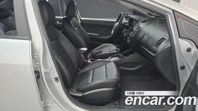 Kia K3 2015 — photo 11