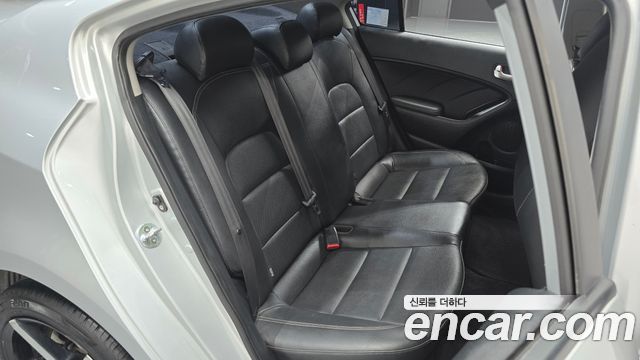 Kia K3 2015 — photo 12