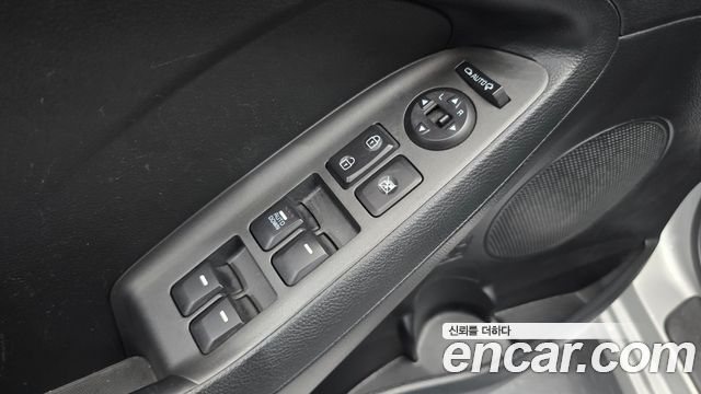Kia K3 2015 — photo 17