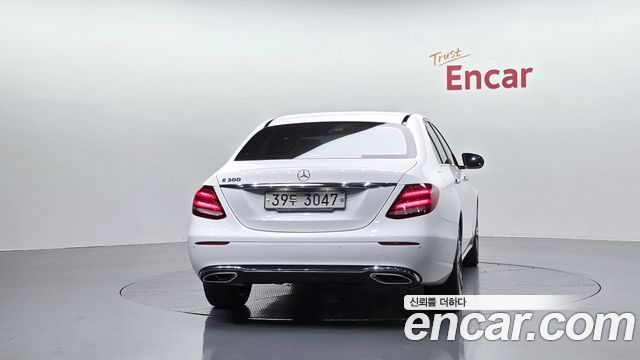 Mercedes-Benz E-Class 2019 — photo 4